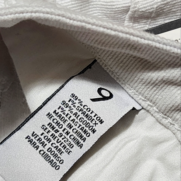 Almost Famous Super High-rise Distressed Jeans Shorts - Picture 6 of 8